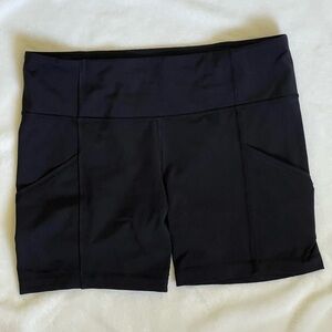 Lululemon running shorts workout shorts with pockets size 10